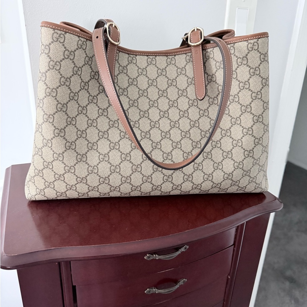 Gucci Tote - Picture 2 of 9